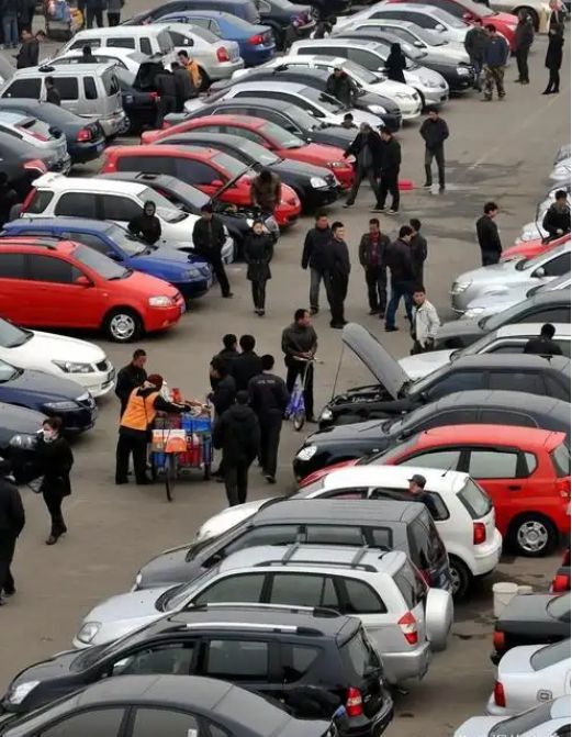 为什么现在的二手车市场举步维艰？