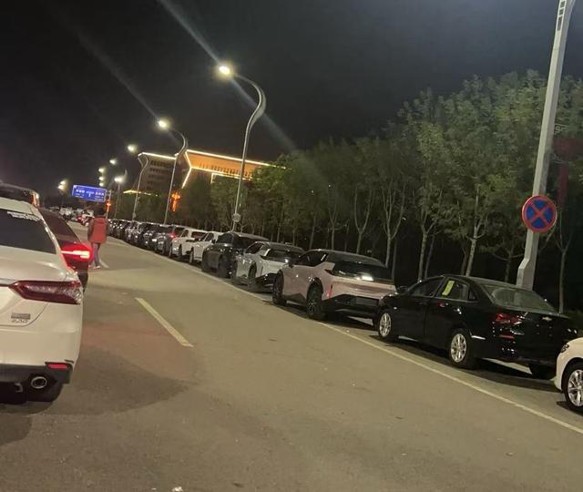 一线调查 新车当二手车卖！揭秘“0公里二手车”背后灰色产业链：主机厂清库、4S店冲量、出口车商跨境套利(图5)