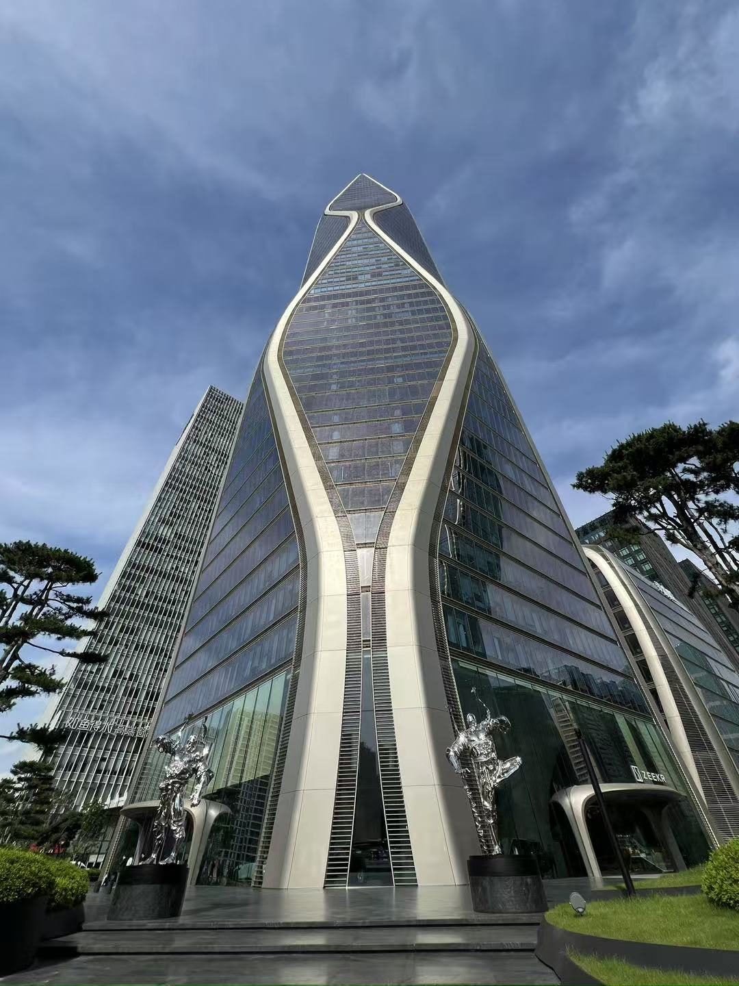 极氪否认卖“0公里二手车”背后：上半年销量超9万辆回归吉利后独立性几何？(图2)