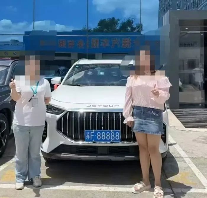 女子10万元买车摇中88888车牌经销商证实！目击者：有二手车贩出价110万元！交警：号牌不能过户(图1)