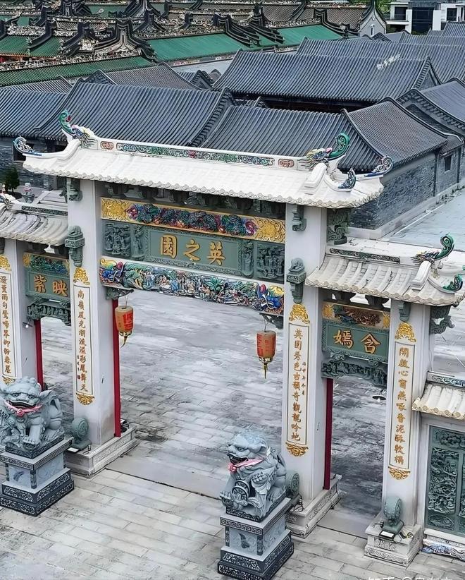 10亿违建豪宅一夜推平屋主人身份被扒官媒：一点都不冤！(图3)