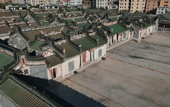 10亿违建豪宅一夜推平屋主人身份被扒官媒：一点都不冤！(图4)