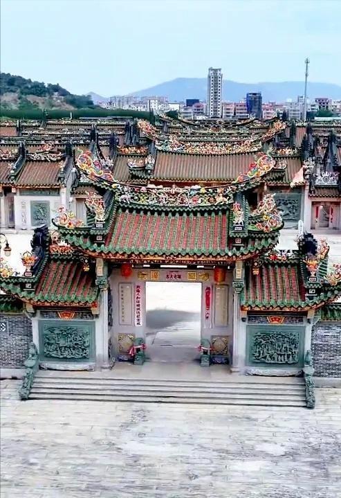 10亿违建豪宅一夜推平屋主人身份被扒官媒：一点都不冤！(图6)