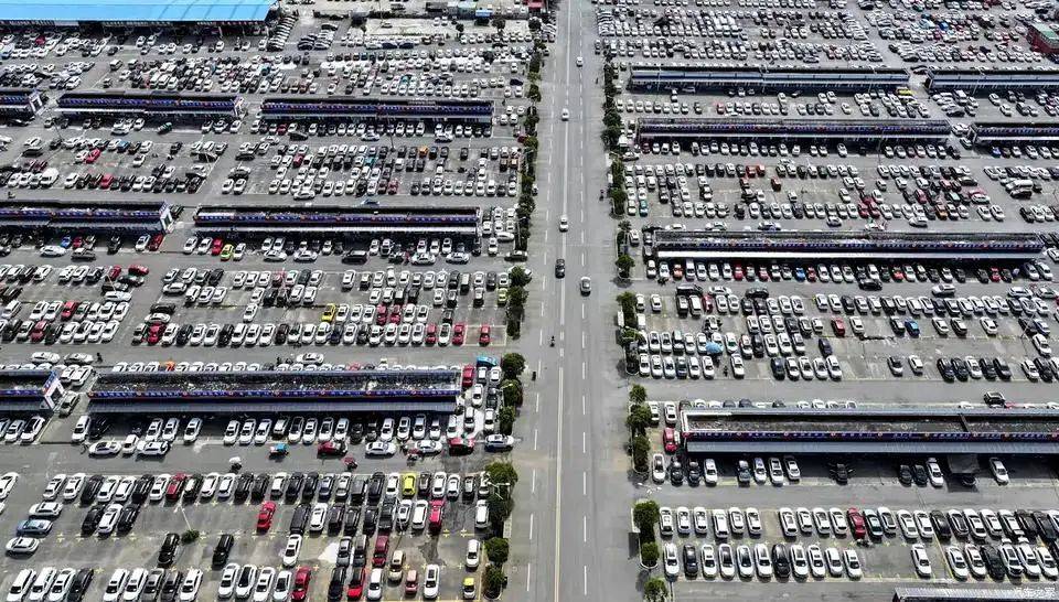 “零公里二手车”乱象面临崩盘 或推新车转售禁令(图1)