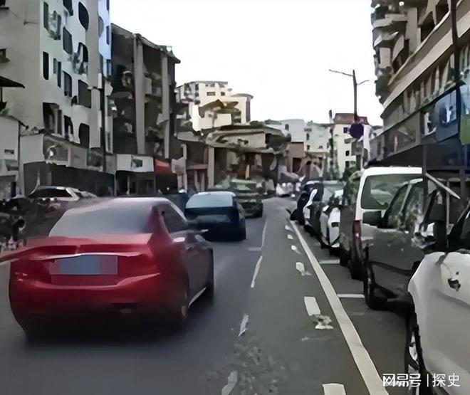 砸车3次！奔驰哥“底裤”被扒企图拿钱平事官方出手大快人心(图4)